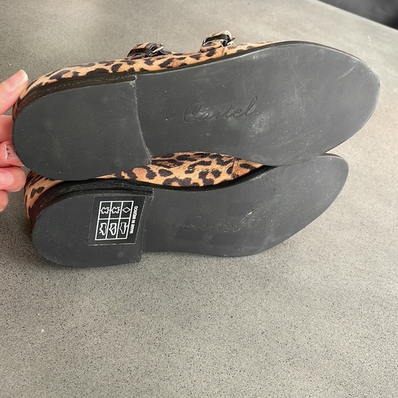 Cartel leather leopard buckle flat shoes - Picture 7 of 9